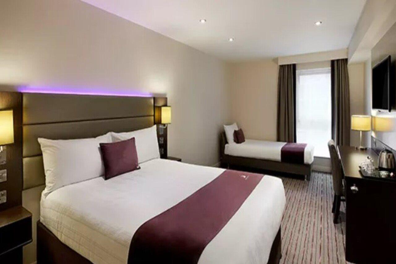 Premier Inn Ware Exterior foto